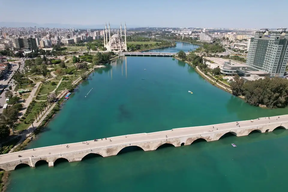 Adana'da Taşköprü, havadan