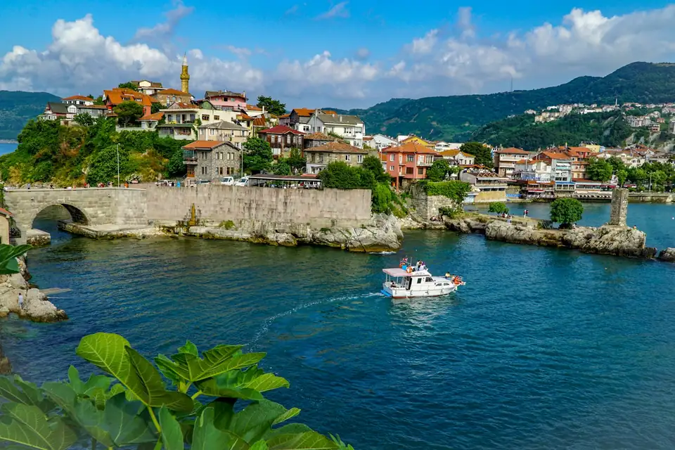 Amasra'da koy ve kasaba