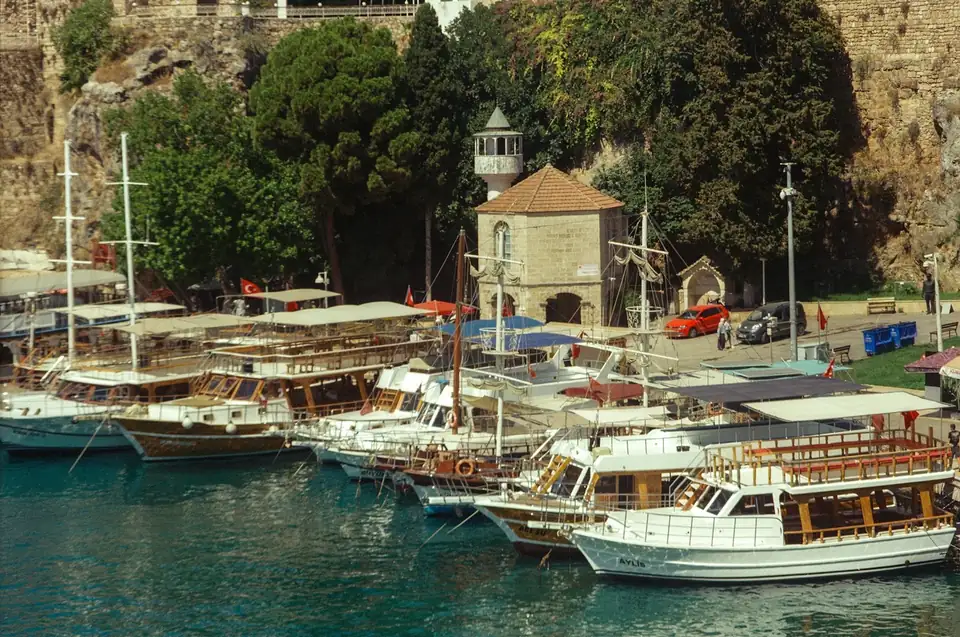 Kaleiçi limanında tekneler