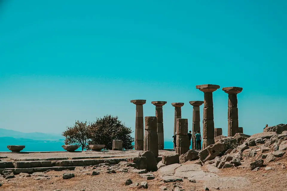 Assos antik kenti ve deniz