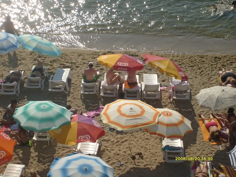 Avşa Adası'nda kumsal