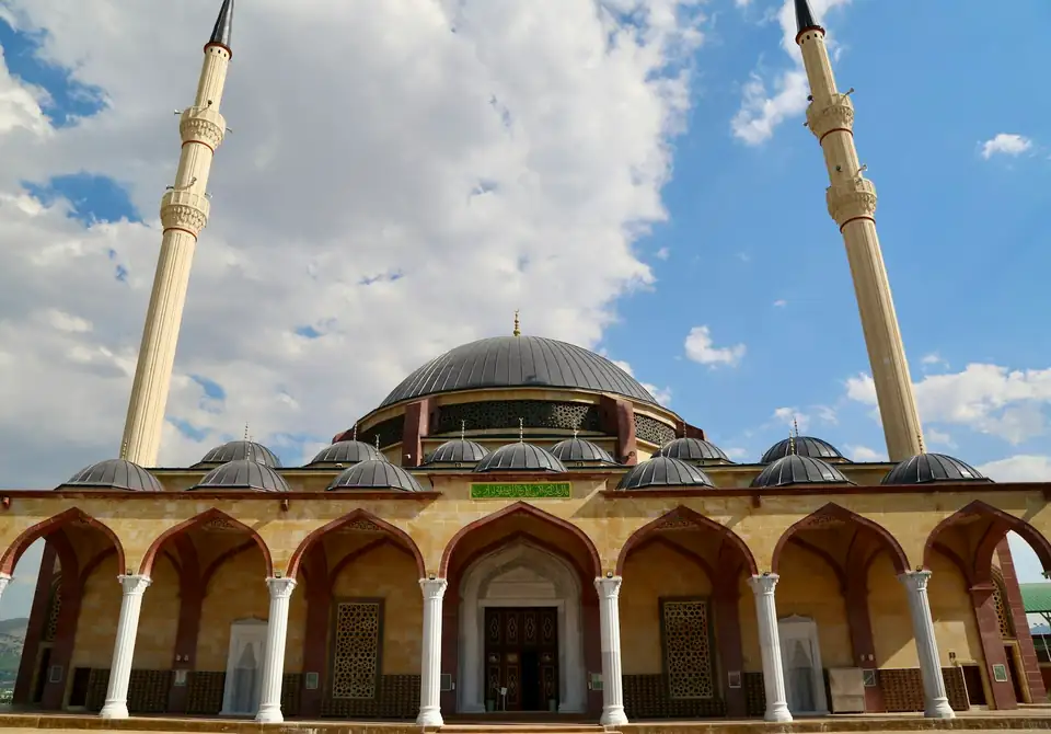 Burdur'da kubbeli tarihi cami
