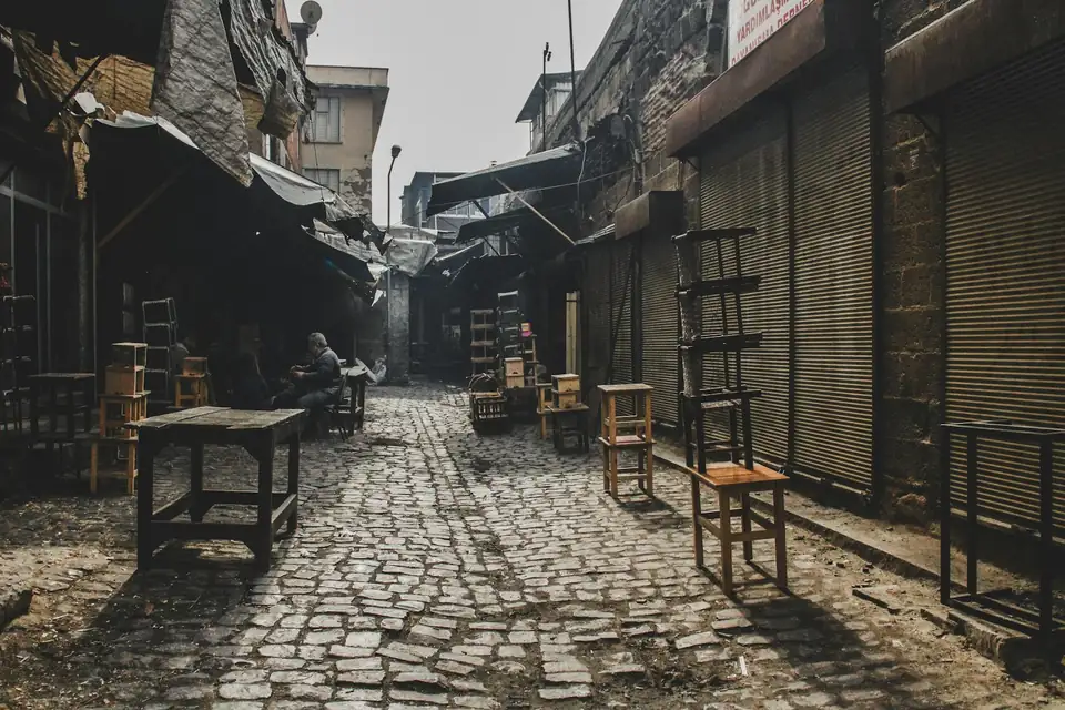 Diyarbakır'da taş döşeli tarihi sokak