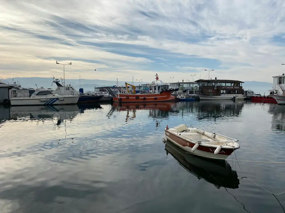 İzmit rıhtımında tekneler