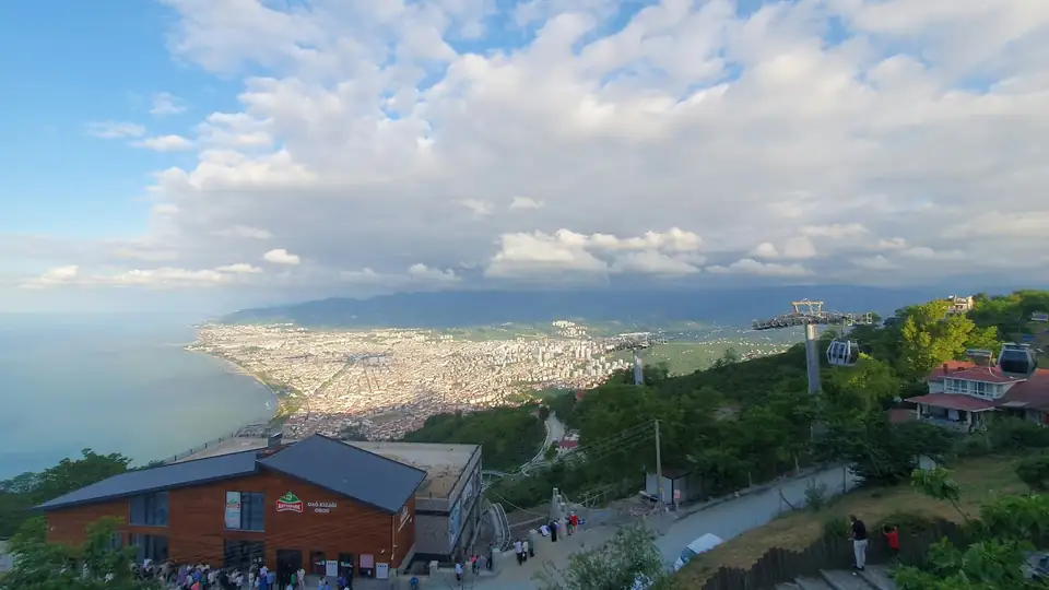 Ordu'da tepeden Karadeniz manzarası