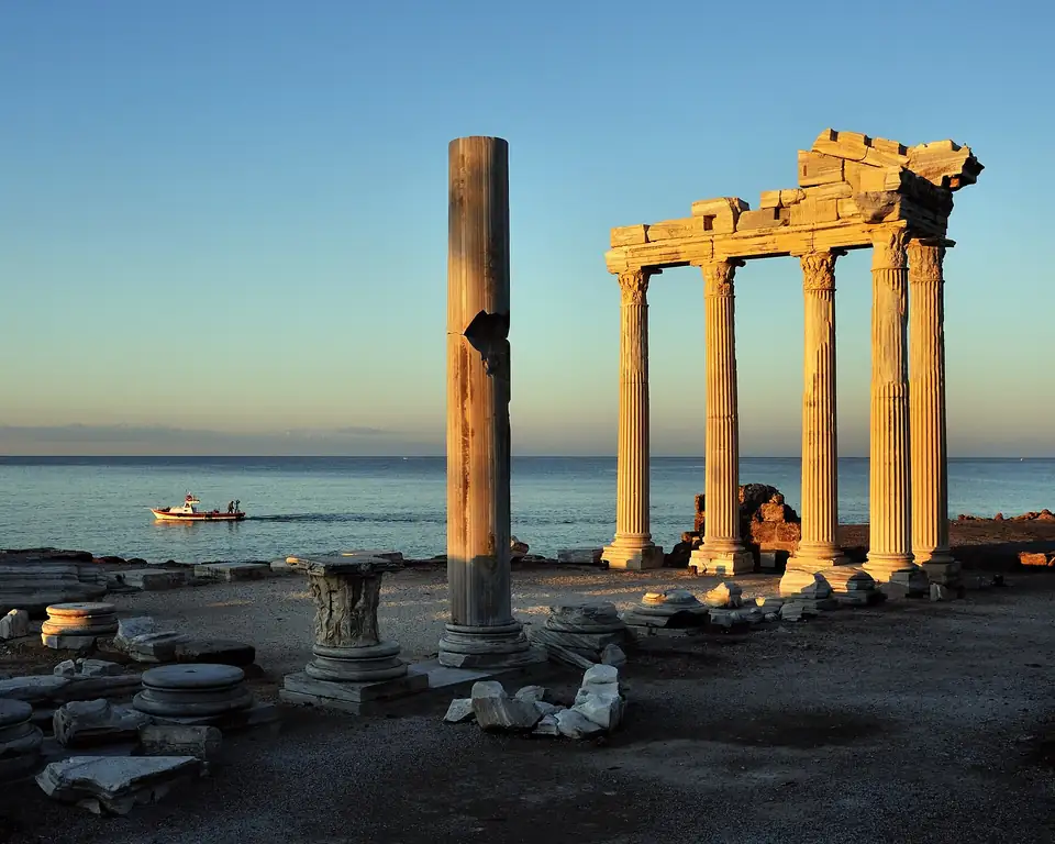 Side'de Apollon Tapınağı