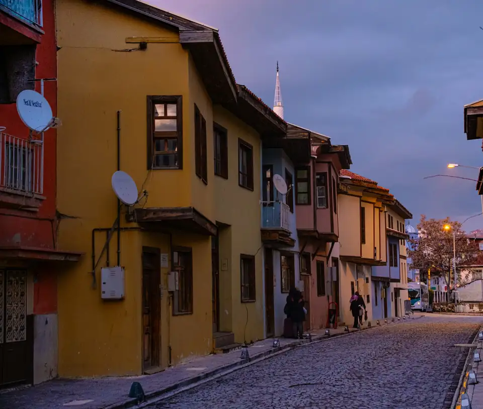 Uşak'ta renkli eski evler